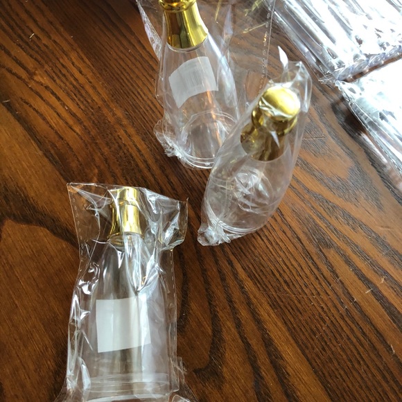 Wedding Bundle!Pillow, streamers, bubbles, etc👰🏼 - Picture 3 of 9